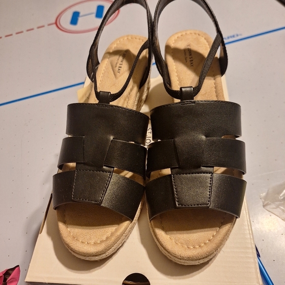 New With Box St John's Bay Chic Black  Sandals with Ankle Strap. Size 10 M - Picture 2 of 5